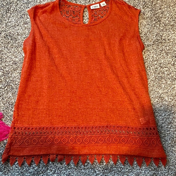 Sleeveless shirt! 💕 - Picture 1 of 2